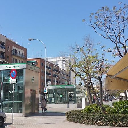 Apartamento Eduardo Dato Sevilla Kültér fotó