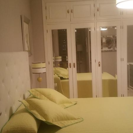 Apartamento Eduardo Dato Sevilla Kültér fotó