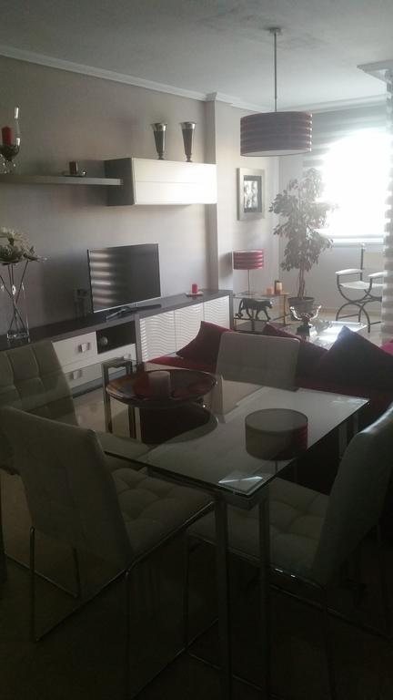 Apartamento Eduardo Dato Sevilla Kültér fotó