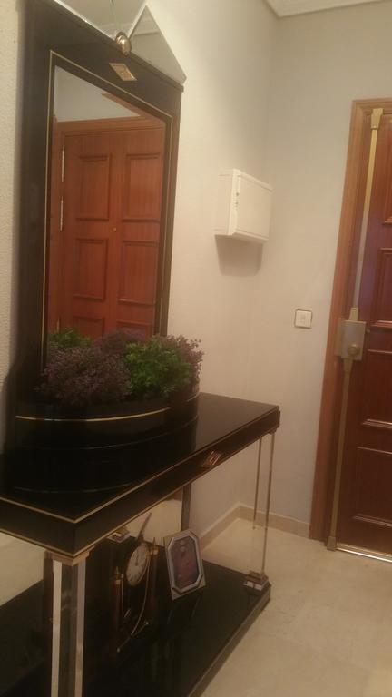 Apartamento Eduardo Dato Sevilla Kültér fotó