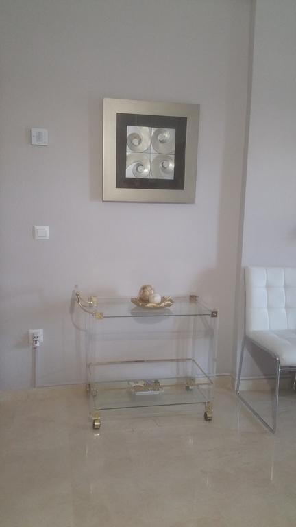 Apartamento Eduardo Dato Sevilla Kültér fotó