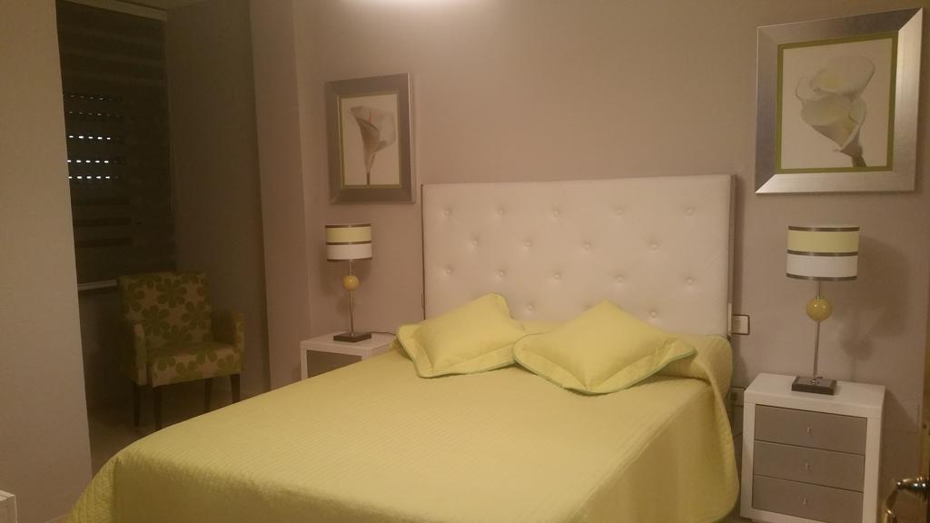 Apartamento Eduardo Dato Sevilla Kültér fotó