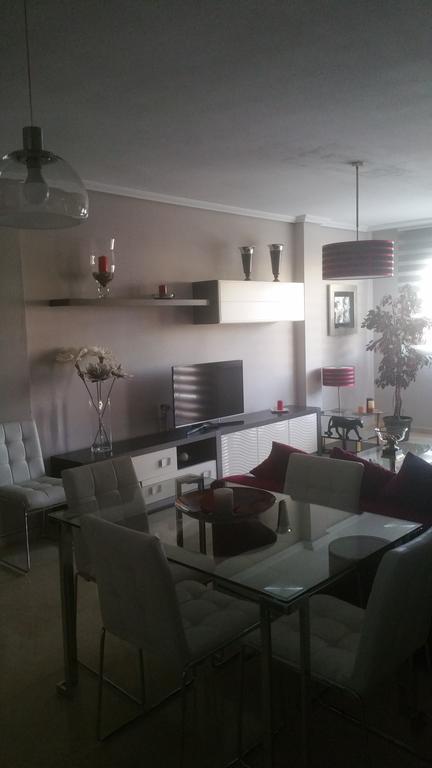 Apartamento Eduardo Dato Sevilla Kültér fotó