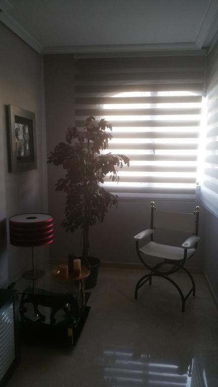 Apartamento Eduardo Dato Sevilla Kültér fotó
