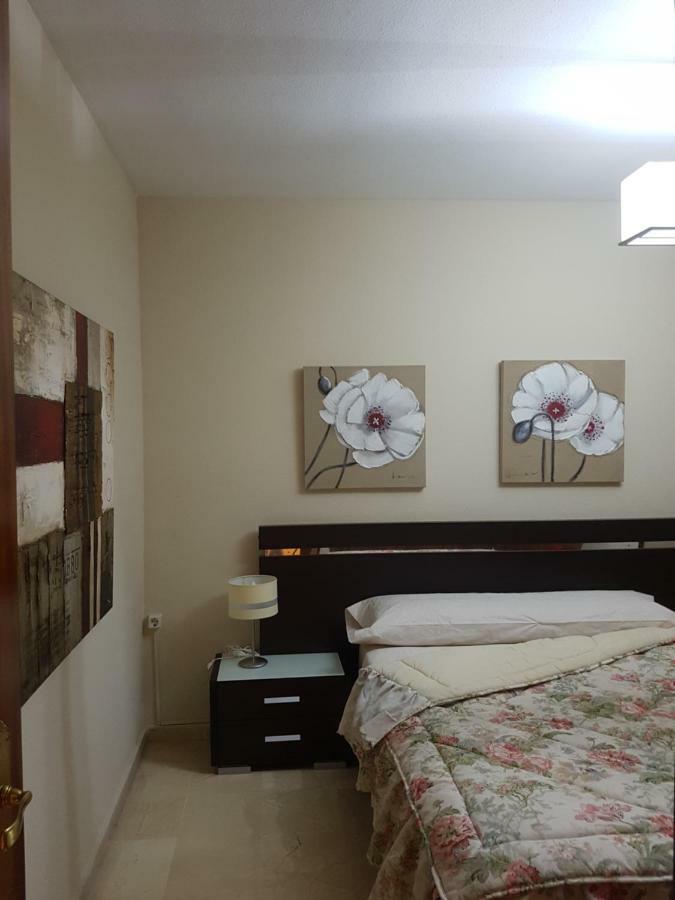 Apartamento Eduardo Dato Sevilla Kültér fotó
