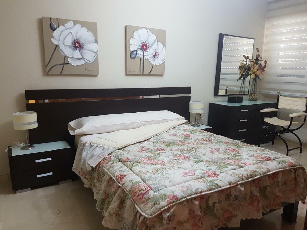 Apartamento Eduardo Dato Sevilla Kültér fotó